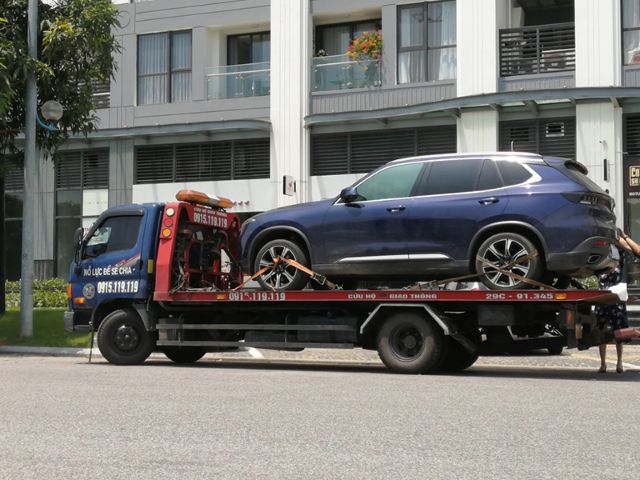 Liên hệ ngay dịch vụ cứu hộ uy tín để được hỗ trợ nhanh chóng