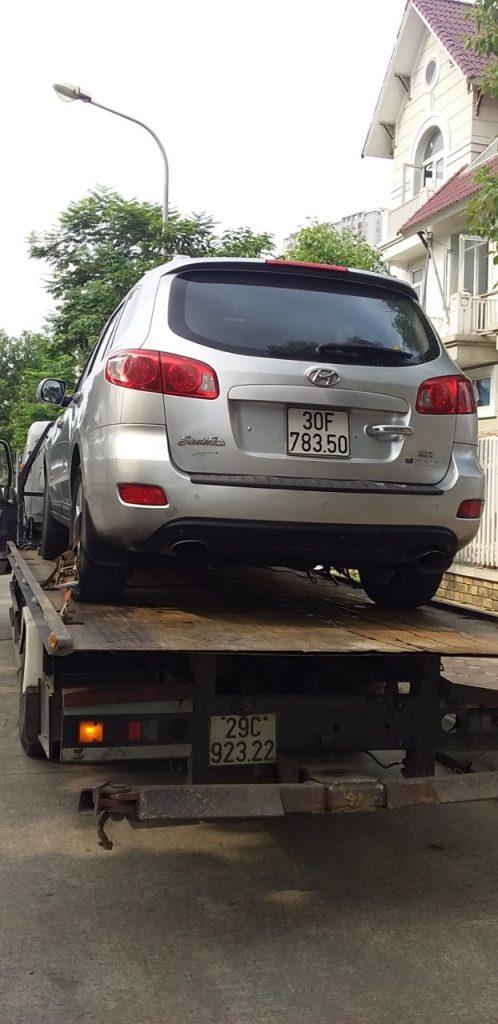 Xe ô tô được cứu hộ từ Cao tốc Pháp Vân - Cầu GIẽ