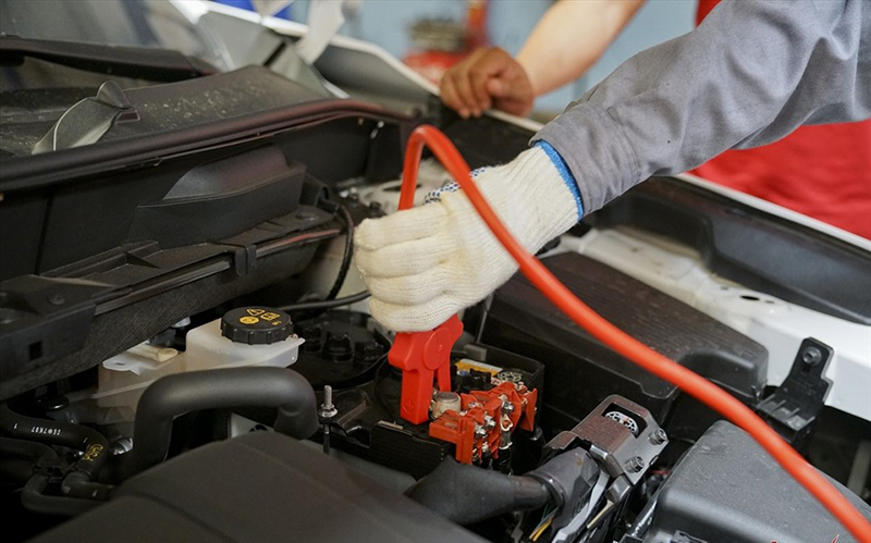 Không bảo dưỡng xe thường xuyên khiến bình ắc quy nhanh hết điện