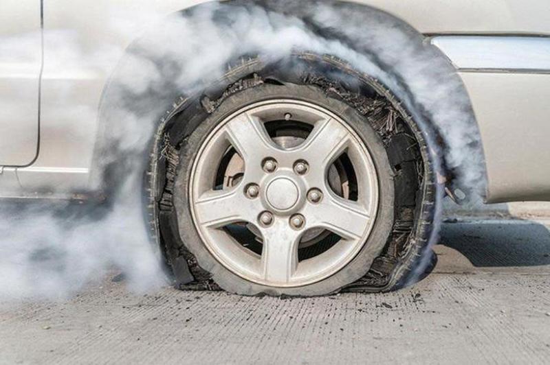 Nguyên nhân gây nổ lốp xe ô tô là gì?