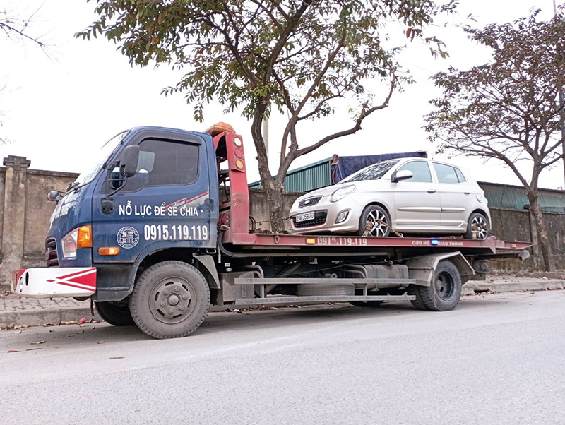 Cứu hộ ô tô tại đại lộ Thăng Long - cao tốc Láng Hòa Lạc