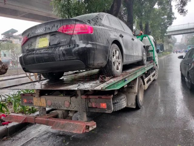 Cứu hộ ô tô Audi chết máy tại Thanh Xuân