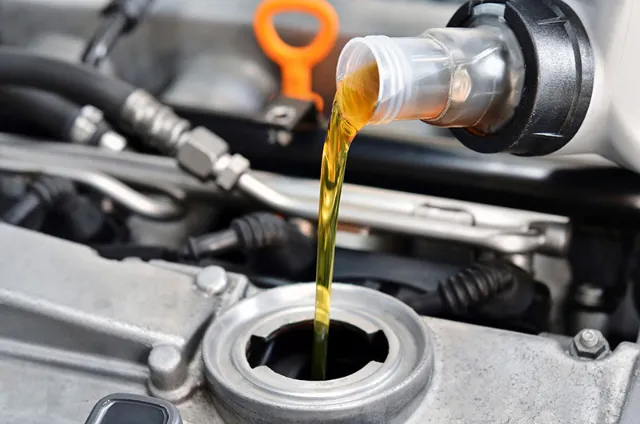 Thay nhớt định kỳ, dùng đúng loại nhớt sẽ giúp xe hoạt động tốt hơn
