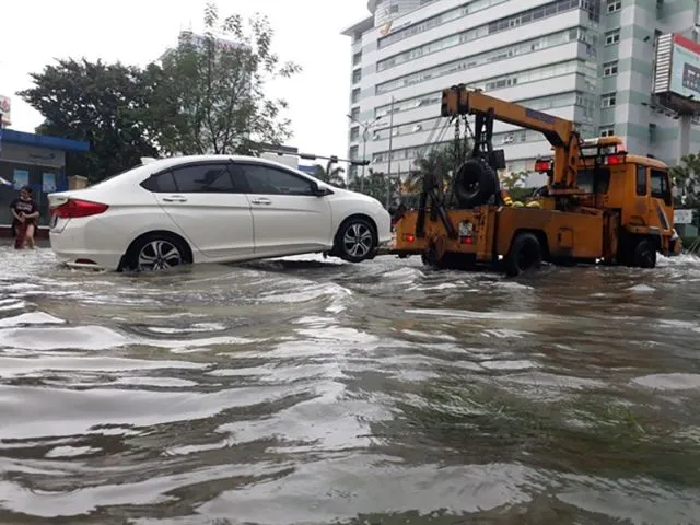 Cứu hộ xe ngập nước tại Hải Dương