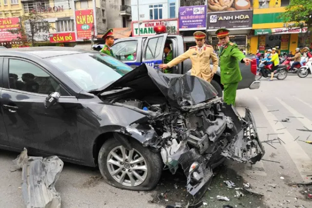 Xe ô tô gặp tai nạn hoặc va chạm