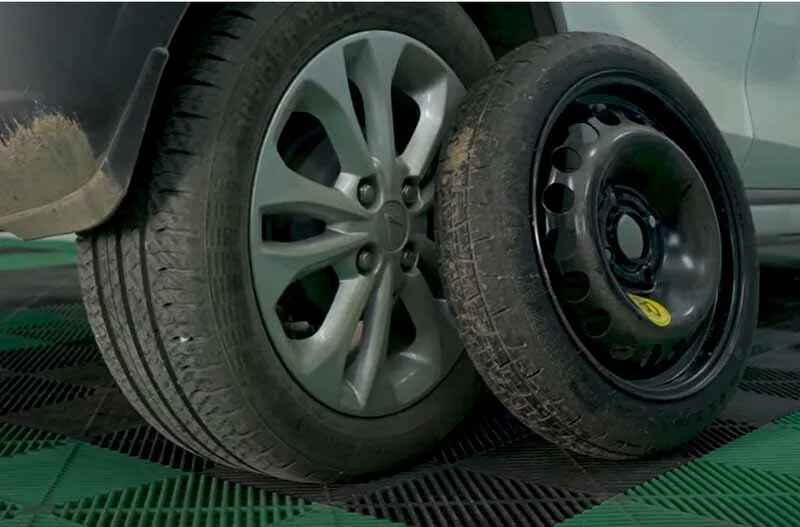 Lốp dự phòng tạm thời có kích thước nhỏ hơn so với lốp chính