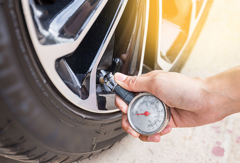 Kiểm tra xe trước chuyến đi, đảm bảo mọi thứ hoạt động tốt