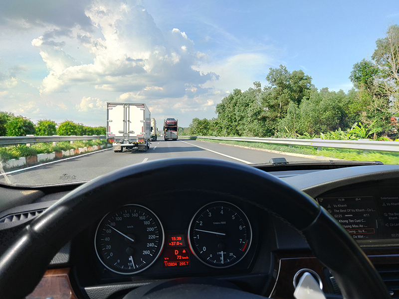 Xử lý khi xe phía trước bất ngờ dừng hoặc chuyển làn