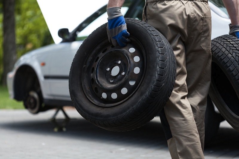 Kinh nghiệm gọi cứu hộ lốp ô tô ở Hà Nội nhanh và đúng nhu cầu