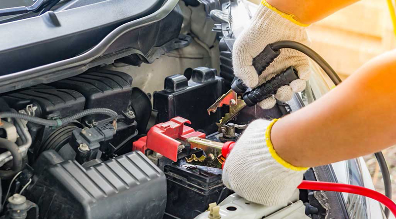 Thực hiện cứu hộ ắc quy theo tình trạng thực tế