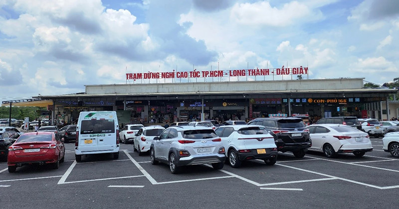 Khoảng cách tiêu chuẩn giữa các trạm dừng nghỉ từ 30 - 50km (trạm nhỏ) hoặc 120 - 150km (trạm lớn)