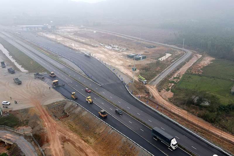 Thi công trạm dừng nghỉ Hàm Nghi - Vũng Áng (Km 534+310)