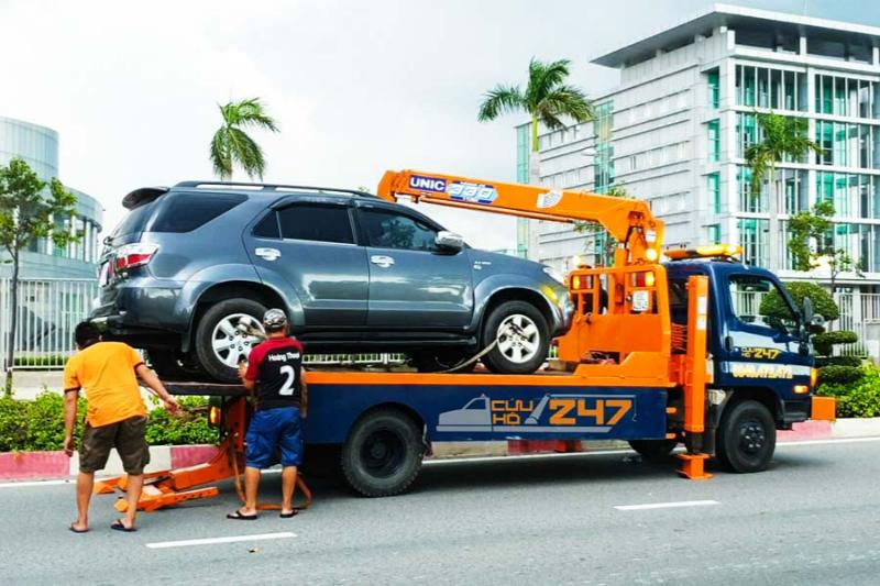 Xe chuyên dụng cứu hộ ô tô Cầu Giấy hỗ trợ cẩu và vận chuyển ô tô gặp sự cố