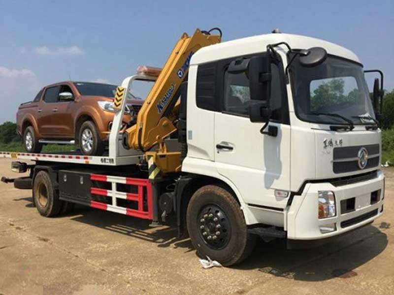 Xe chuyên dụng chở ô tô gặp sự cố; ảnh minh họa phương tiện cứu hộ ô tô cầu Nhật Tân