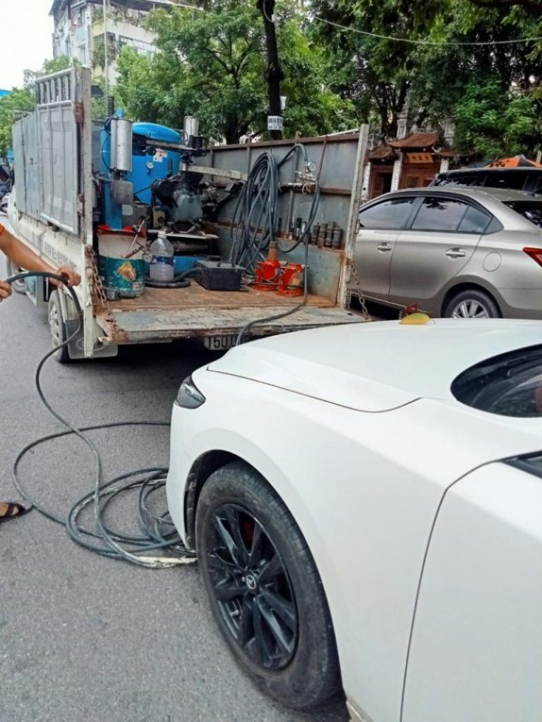 Cứu hộ ô tô hưng yên hỗ trợ vá lốp và xử lý sự cố tận nơi