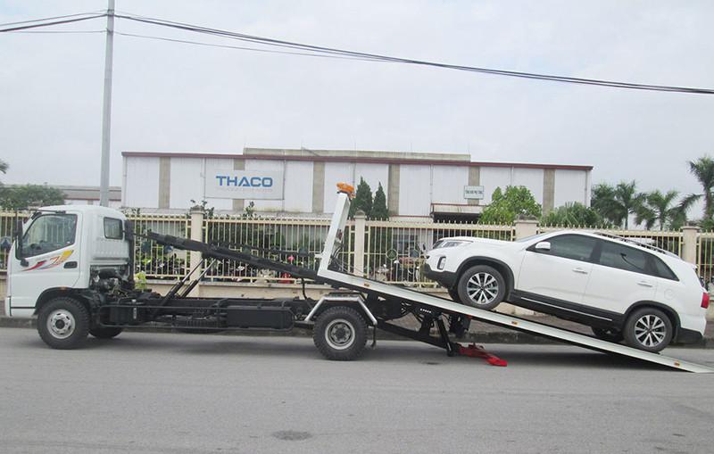 Cứu hộ ô tô gia lâm hỗ trợ đưa SUV lên xe sàn nhanh chóng, hạn chế hư hỏng