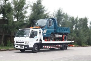 Cứu hộ ô tô đường quốc lộ 1A hỗ trợ vận chuyển xe tải hạng nặng bằng phương tiện chuyên dụng 